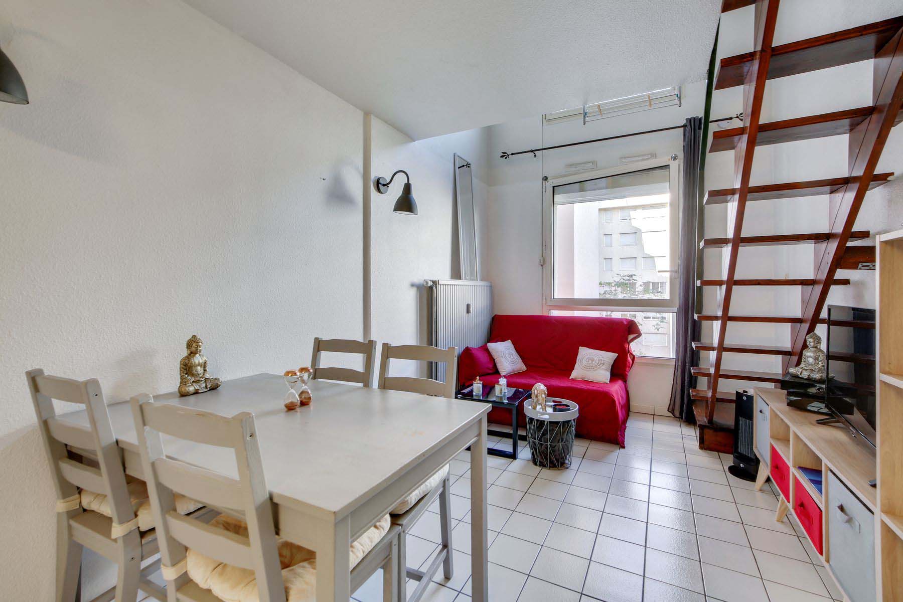 pièce principale résidence étudiante LOGIFAC Belles Lettres Lyon 7