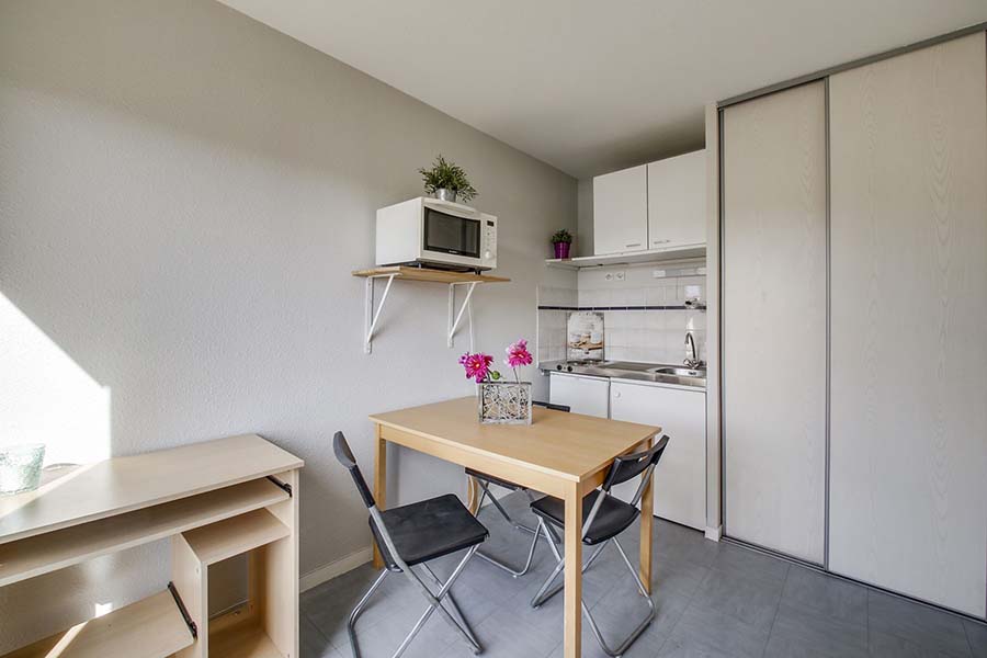 table résidence étudiante LOGIFAC Charcot Saint-Etienne