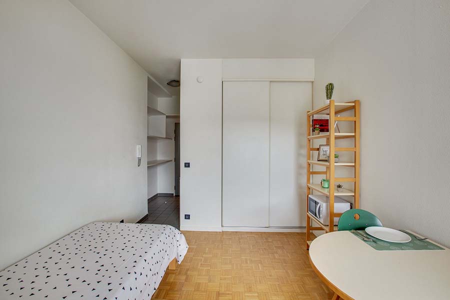 LOGIFAC résidence étudiante Porte de Montmartre vue Paris pièce