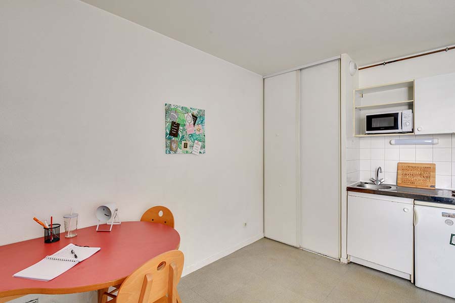 LOGIFAC résidence étudiante Saint-Mandéen Paris table
